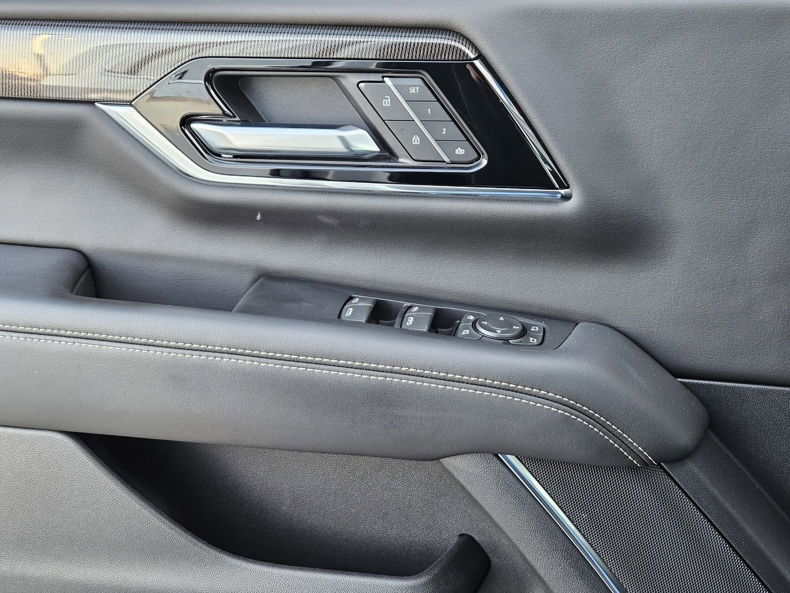 2025 GMC Yukon Elevation