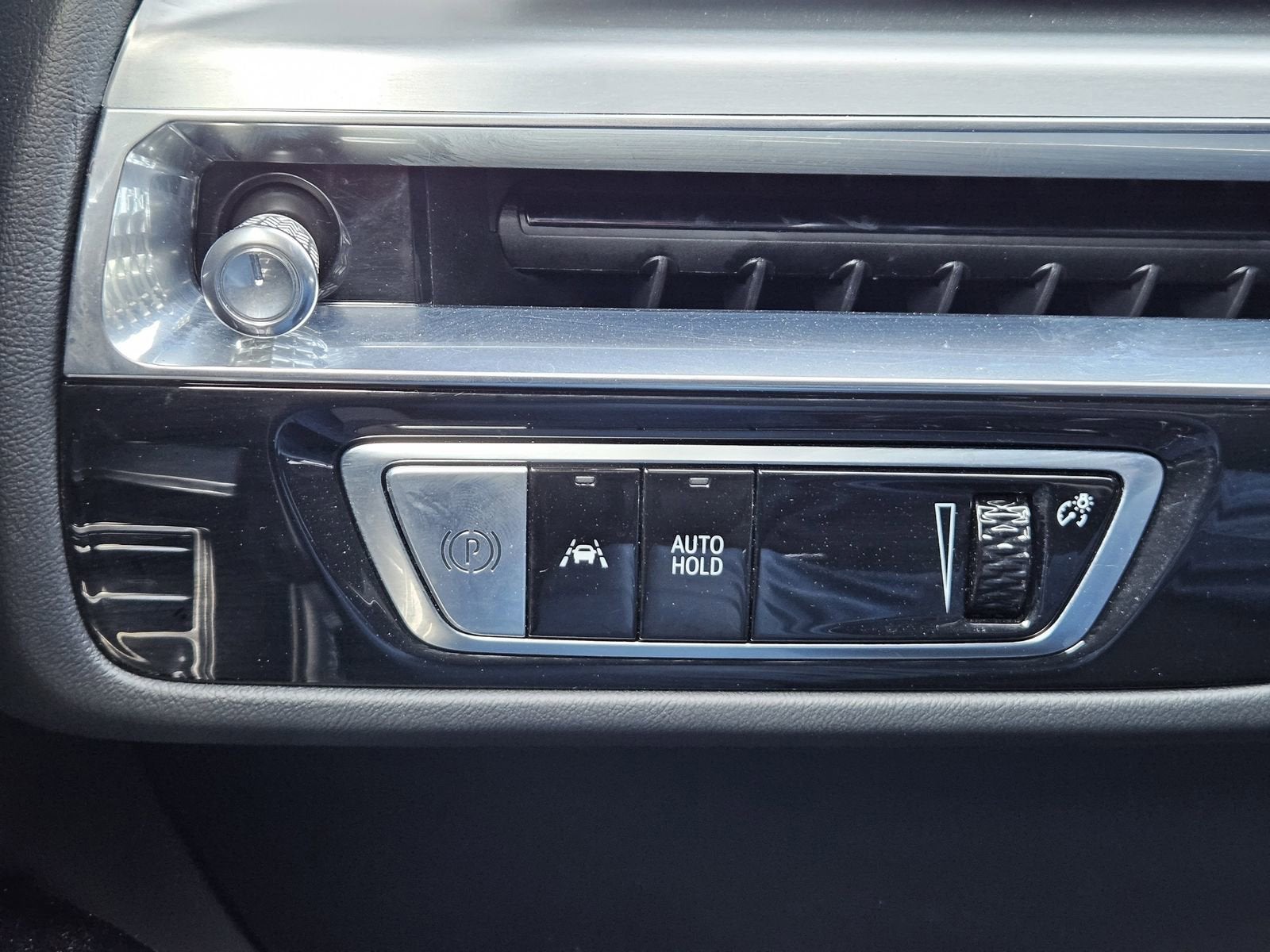 2024 Cadillac LYRIQ Sport 2