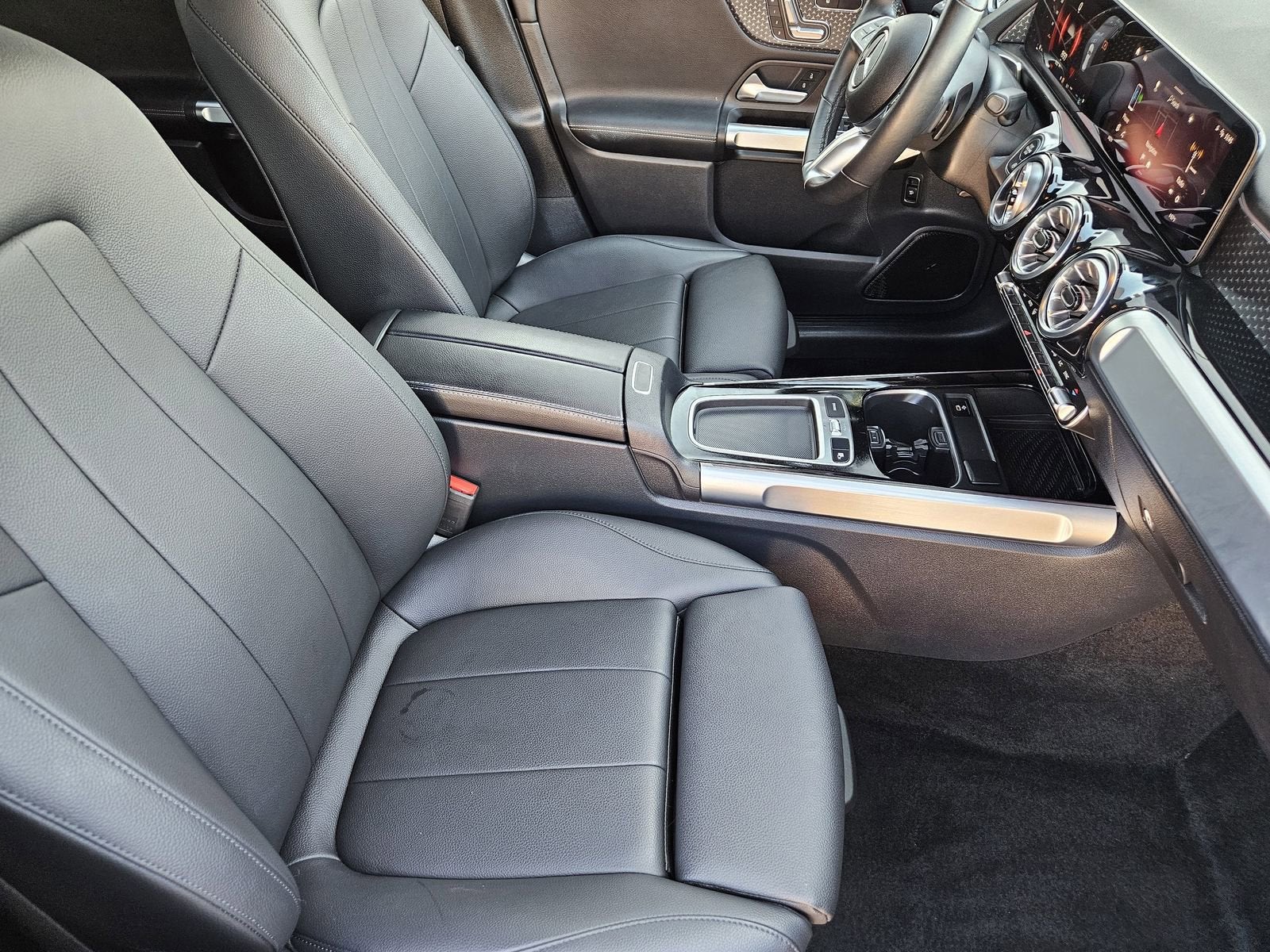 2025 Mercedes-Benz GLB 250 4MATIC®