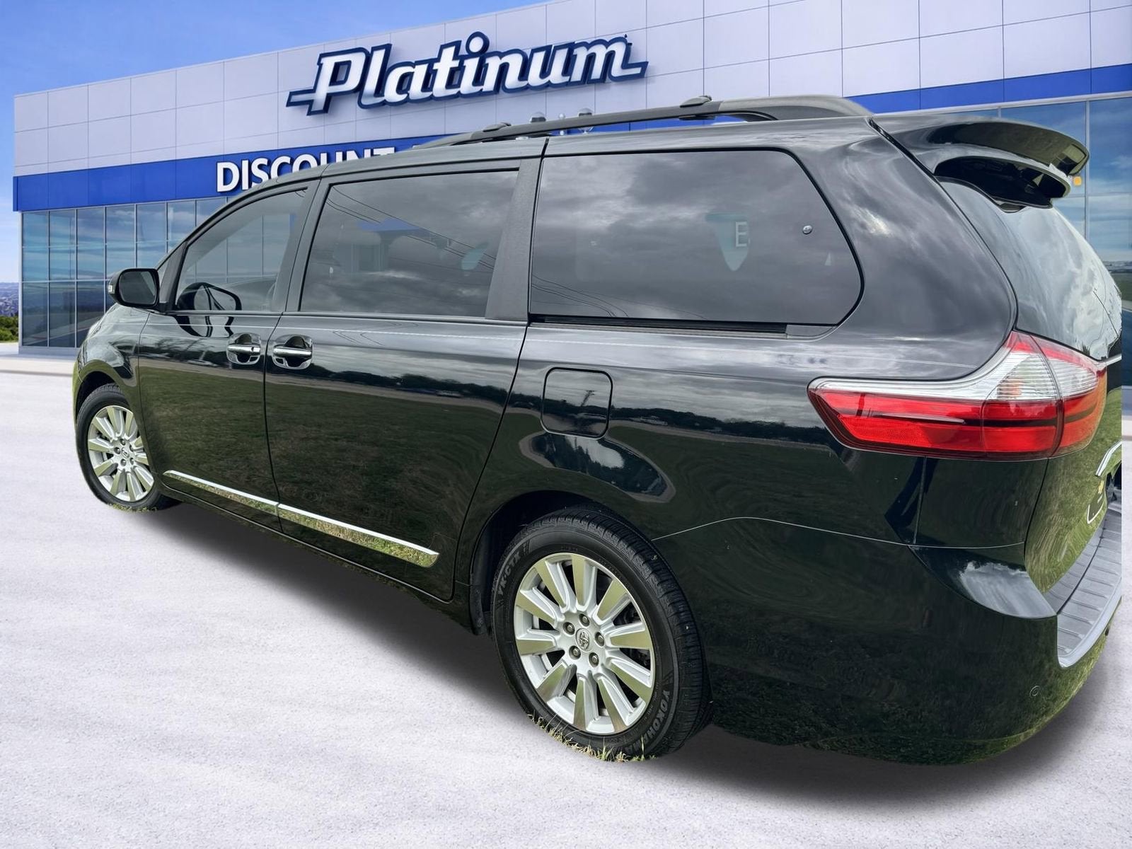 2017 Toyota Sienna XLE Auto Access Seat