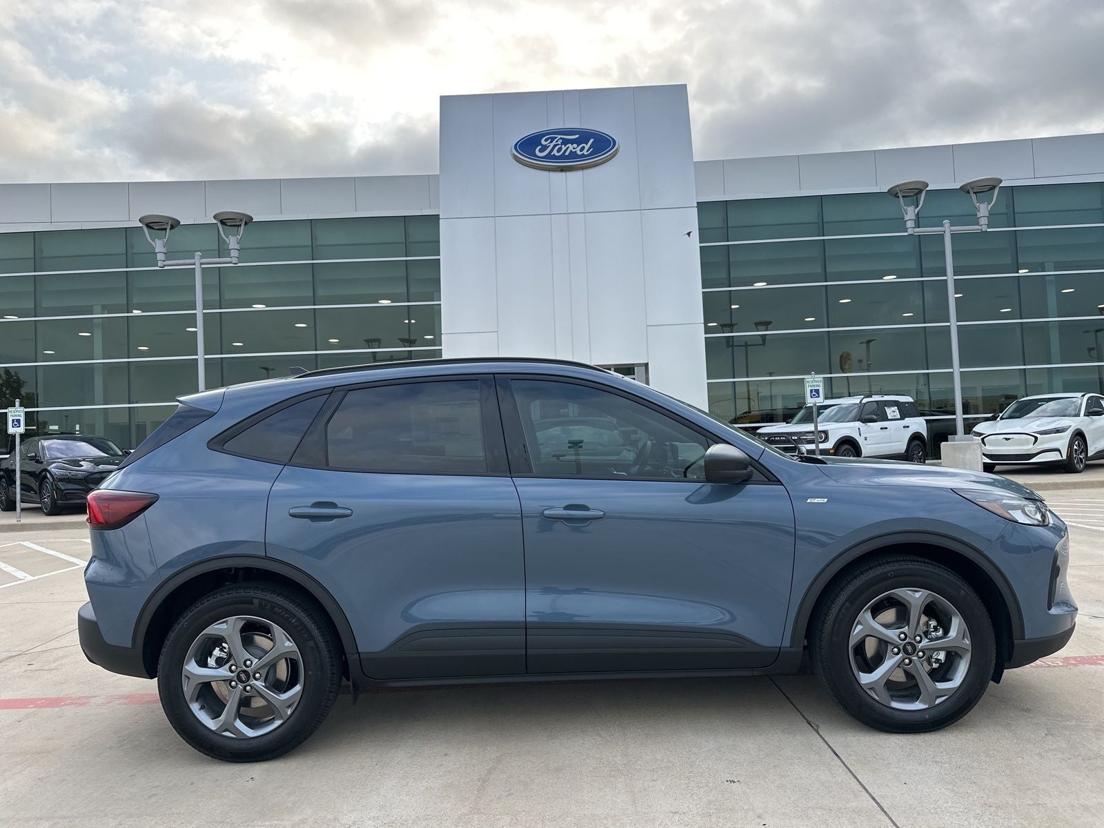 2025 Ford Escape Hybrid ST-Line