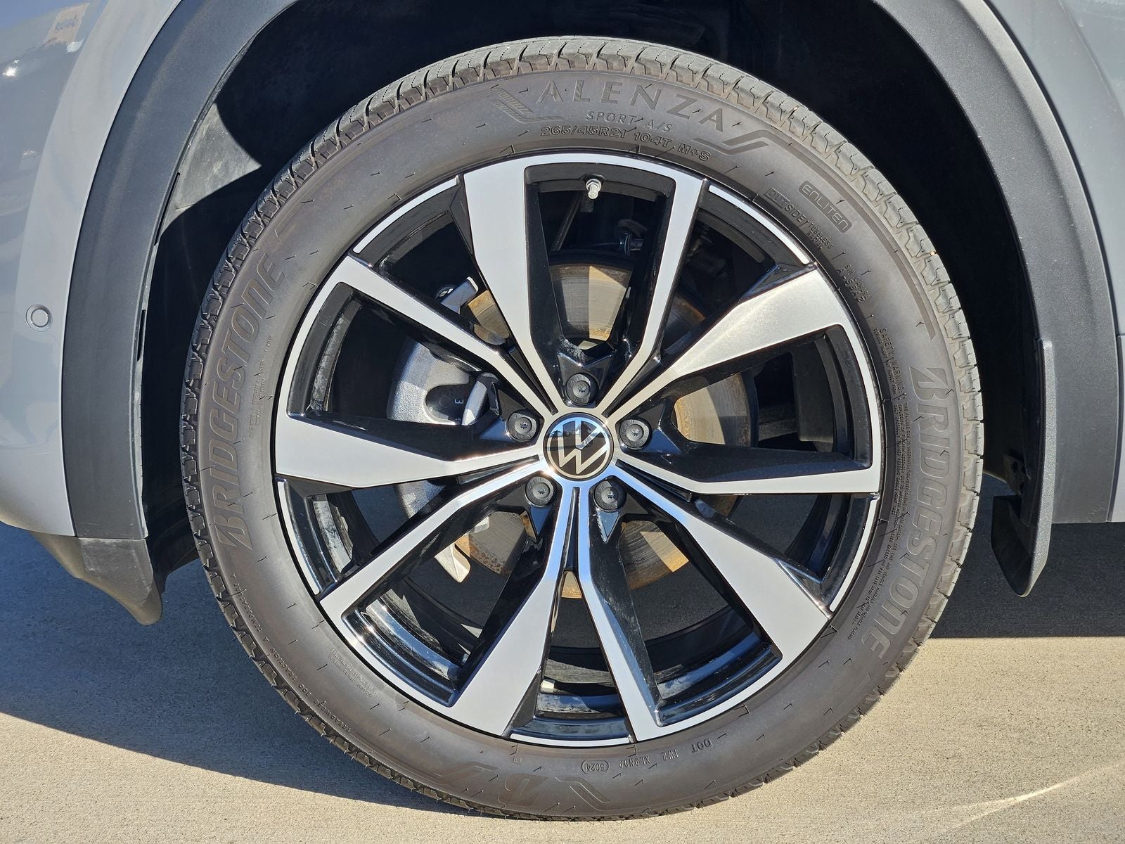 2025 Volkswagen Atlas 2.0T SEL Premium R-Line