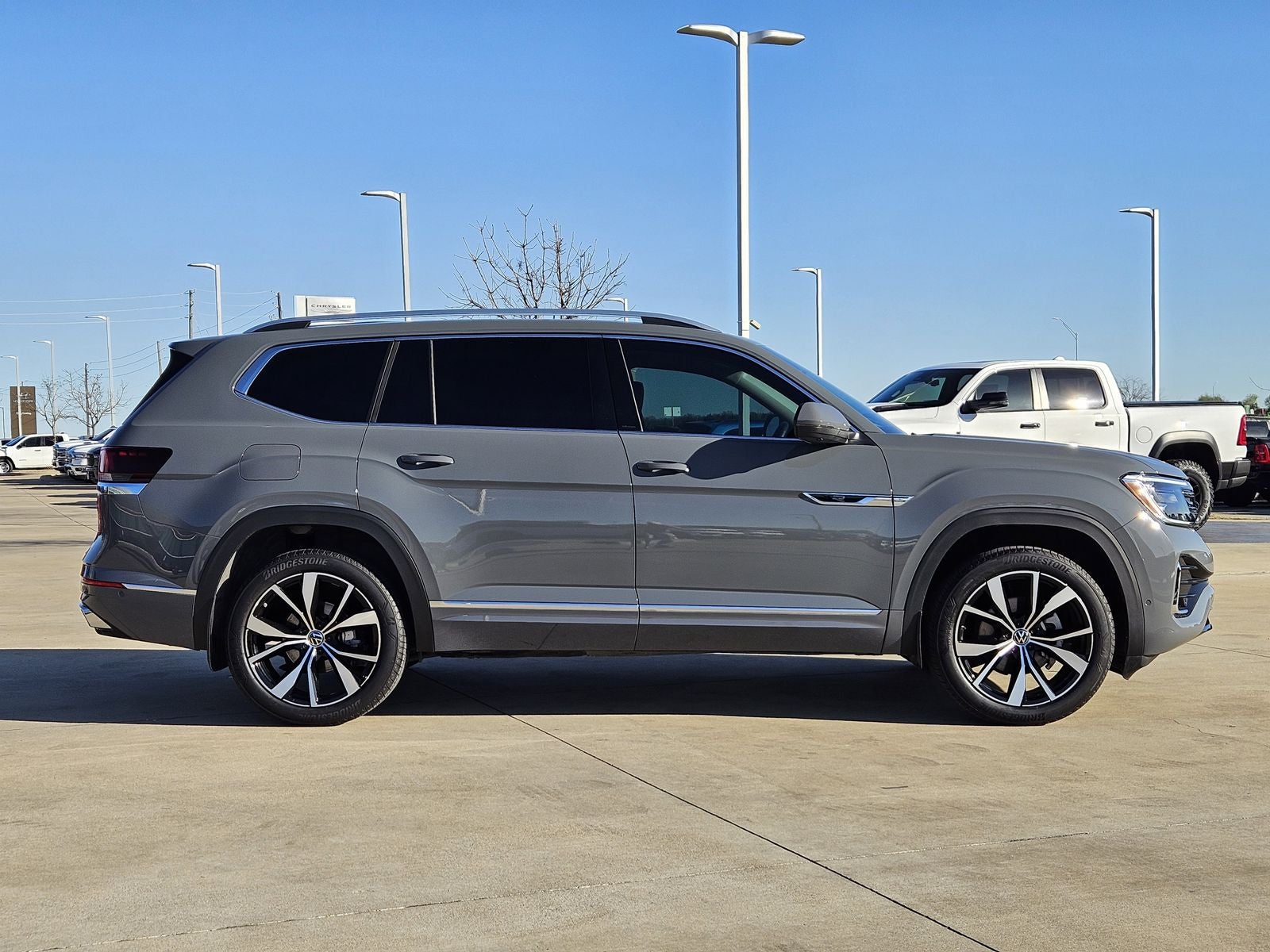 2025 Volkswagen Atlas 2.0T SEL Premium R-Line