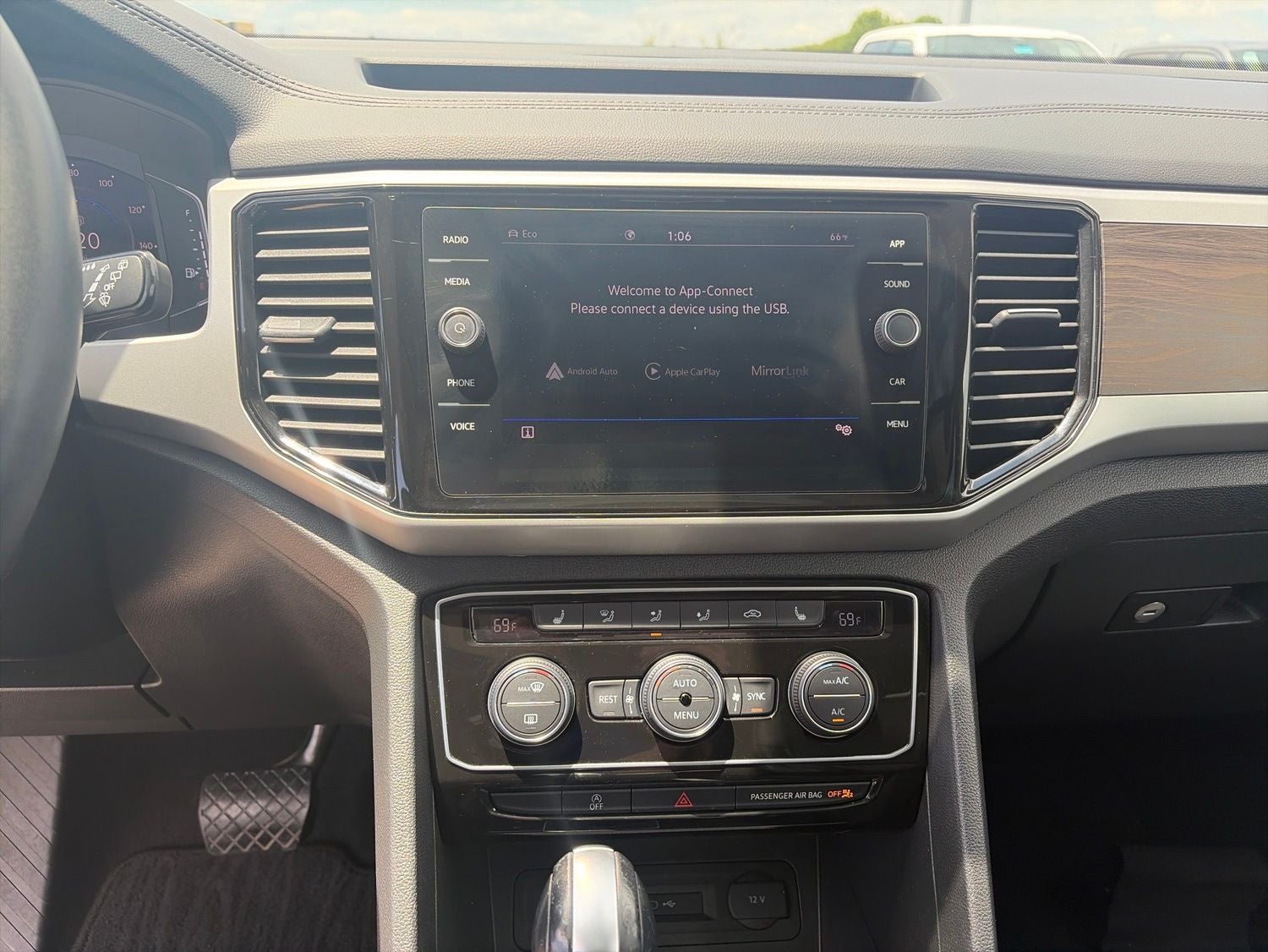 2022 Volkswagen Atlas 2.0T SE w/Technology
