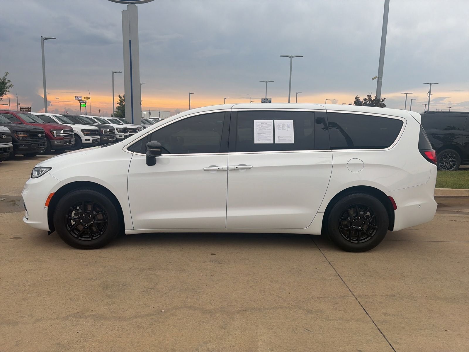 2025 Chrysler Pacifica Select
