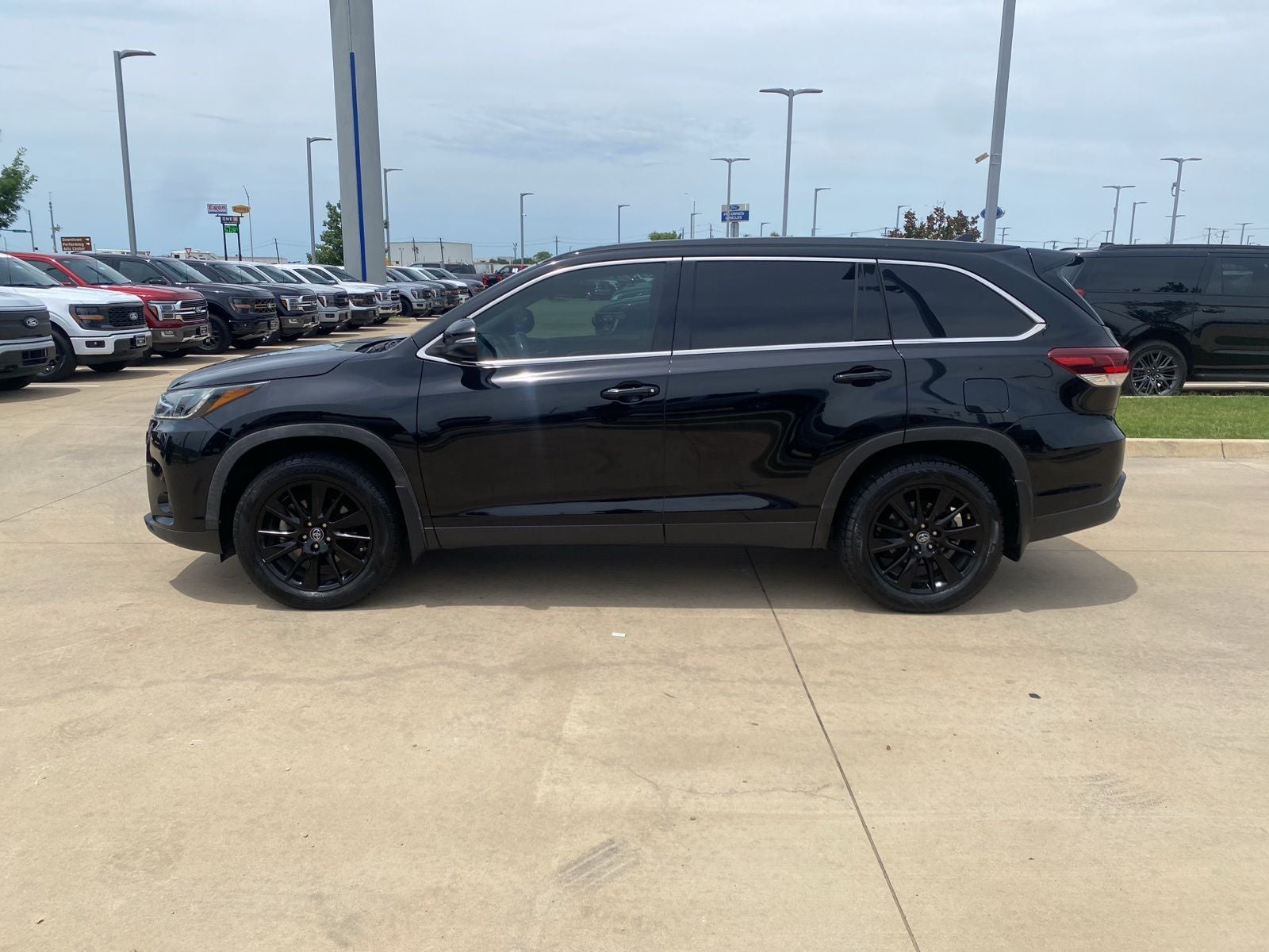 2019 Toyota Highlander SE