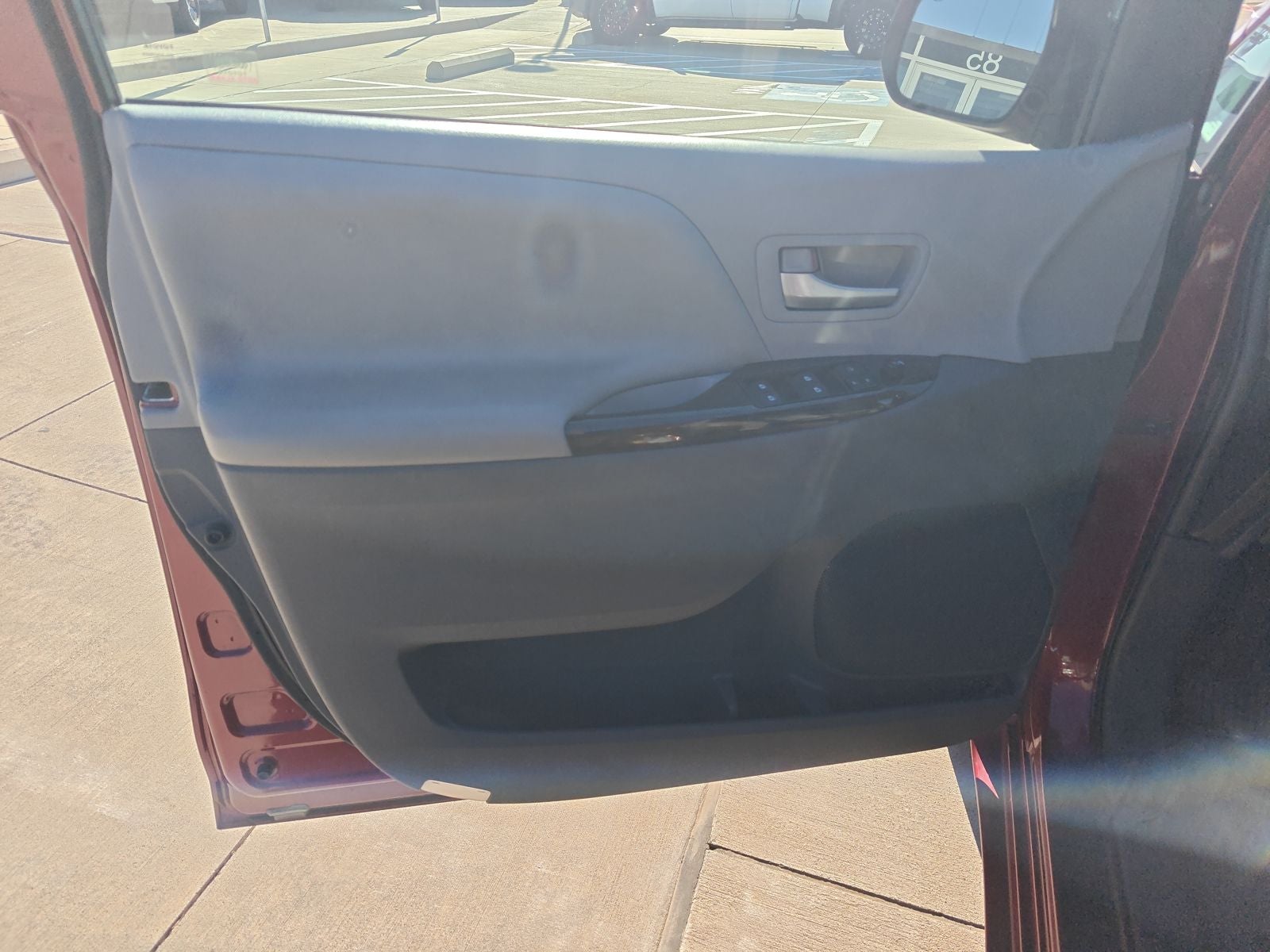 2015 Toyota Sienna XLE 8 Passenger