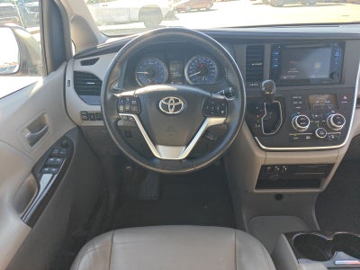 2015 Toyota Sienna XLE 8 Passenger
