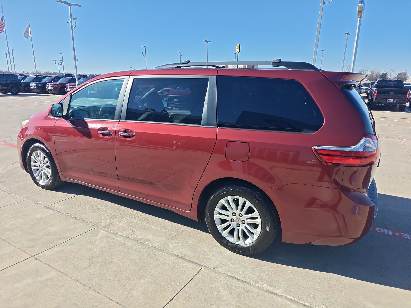2015 Toyota Sienna XLE 8 Passenger