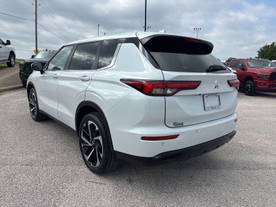 2022 Mitsubishi Outlander ES