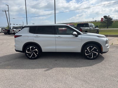2022 Mitsubishi Outlander ES