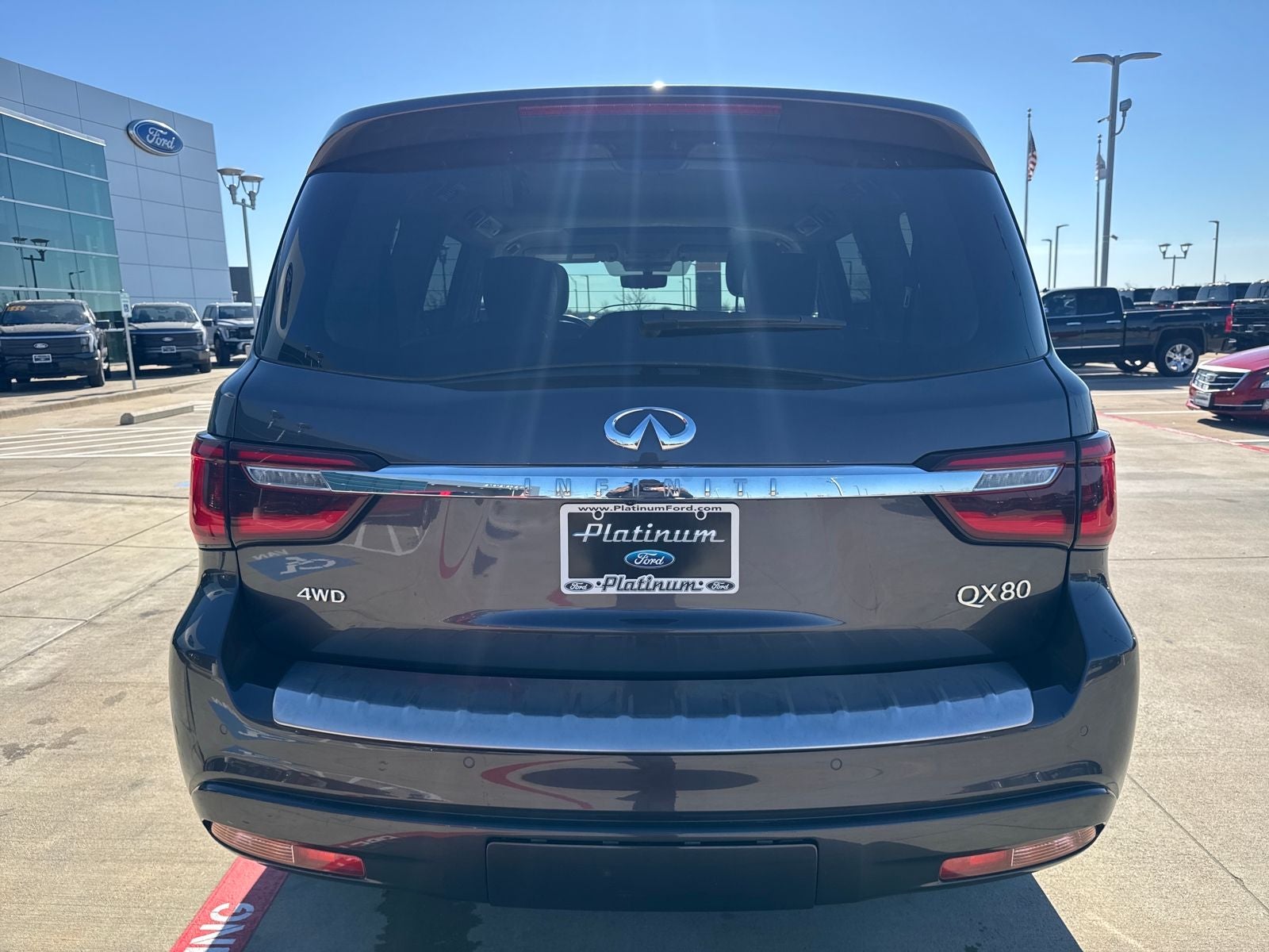 2024 INFINITI QX80 LUXE