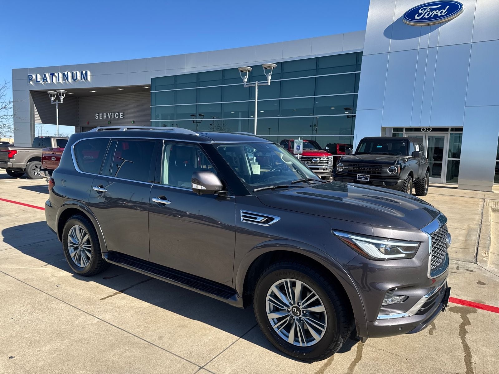 2024 INFINITI QX80 LUXE