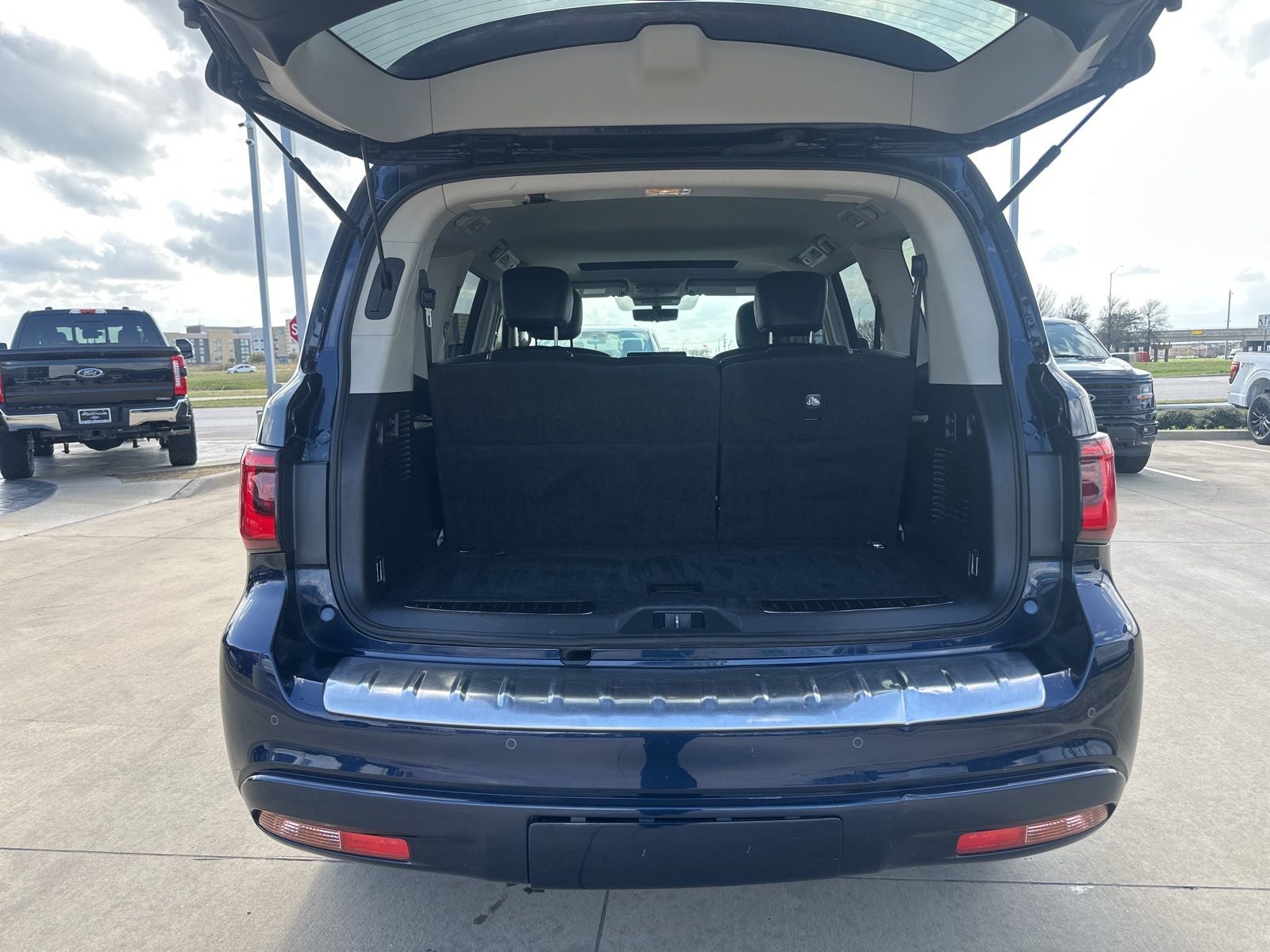 2024 INFINITI QX80 LUXE